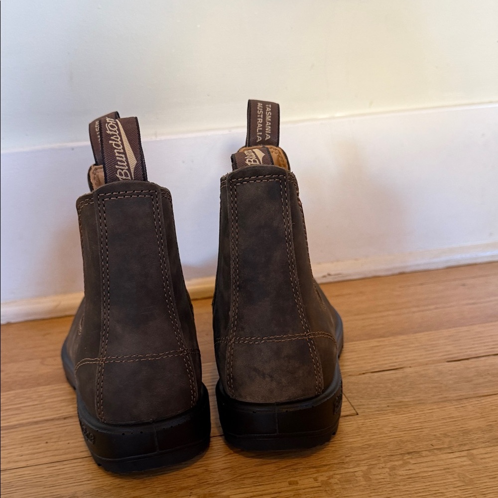 Blundstone Rustic Brown Chelsea Boots - Picture 3 of 6
